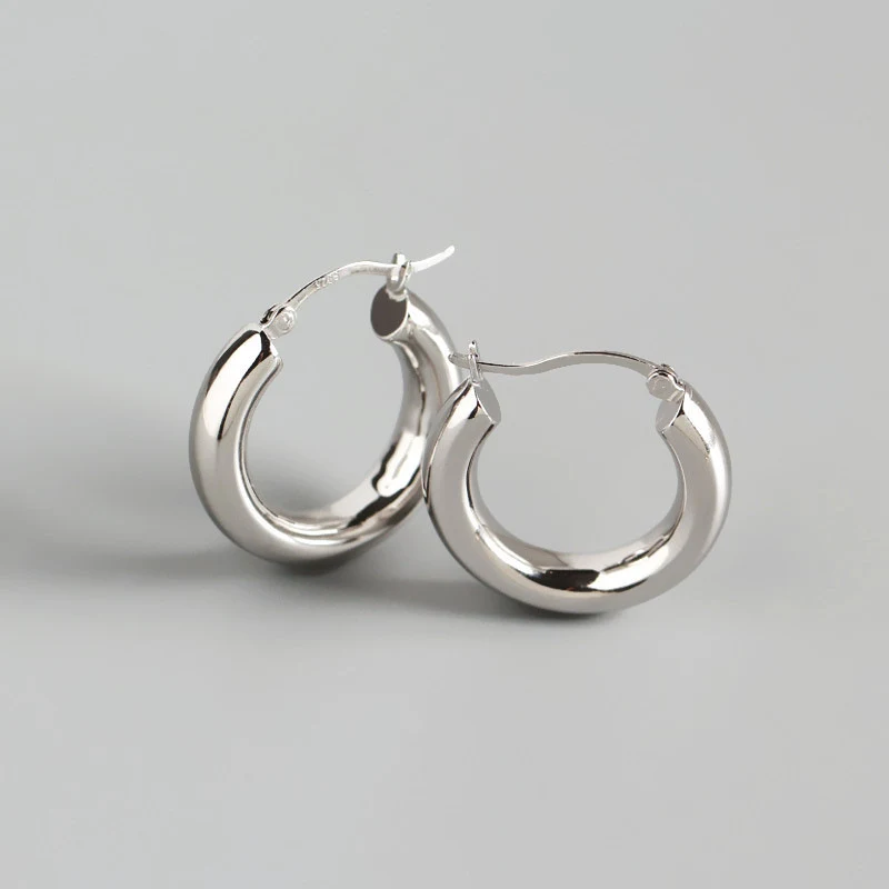 Damen Ohrringe Rund Glänzend Elegant, für jeden Anlass. Schlichtes Design, maximaler Glanz. Einfach, stilvoll und perfekt für Sie.