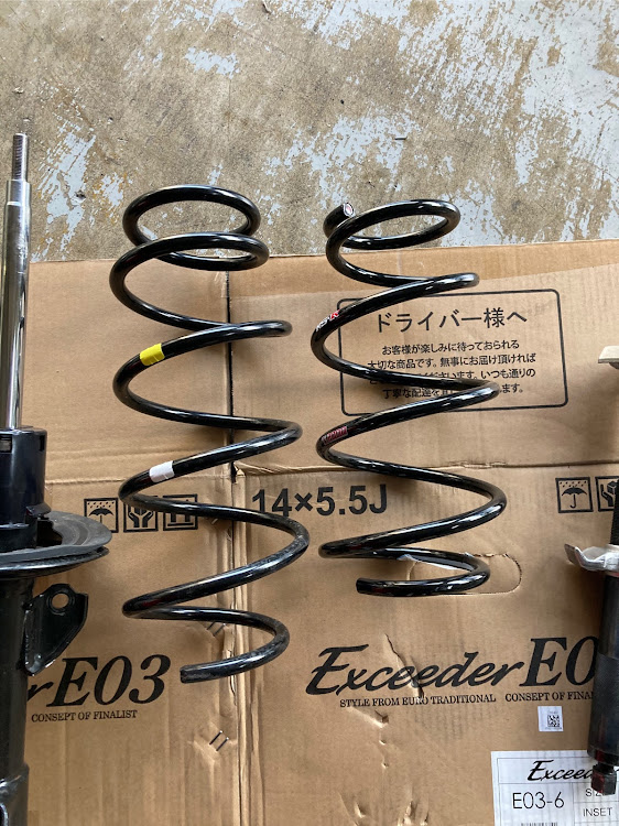 カローラフィールダーの衝動買い・ストレス発散・RSRダウンサス・社用車に関するカスタム事例の投稿画像2枚目