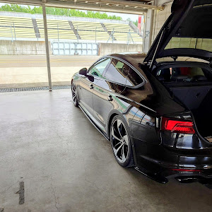 RS5 スポーツバック B9