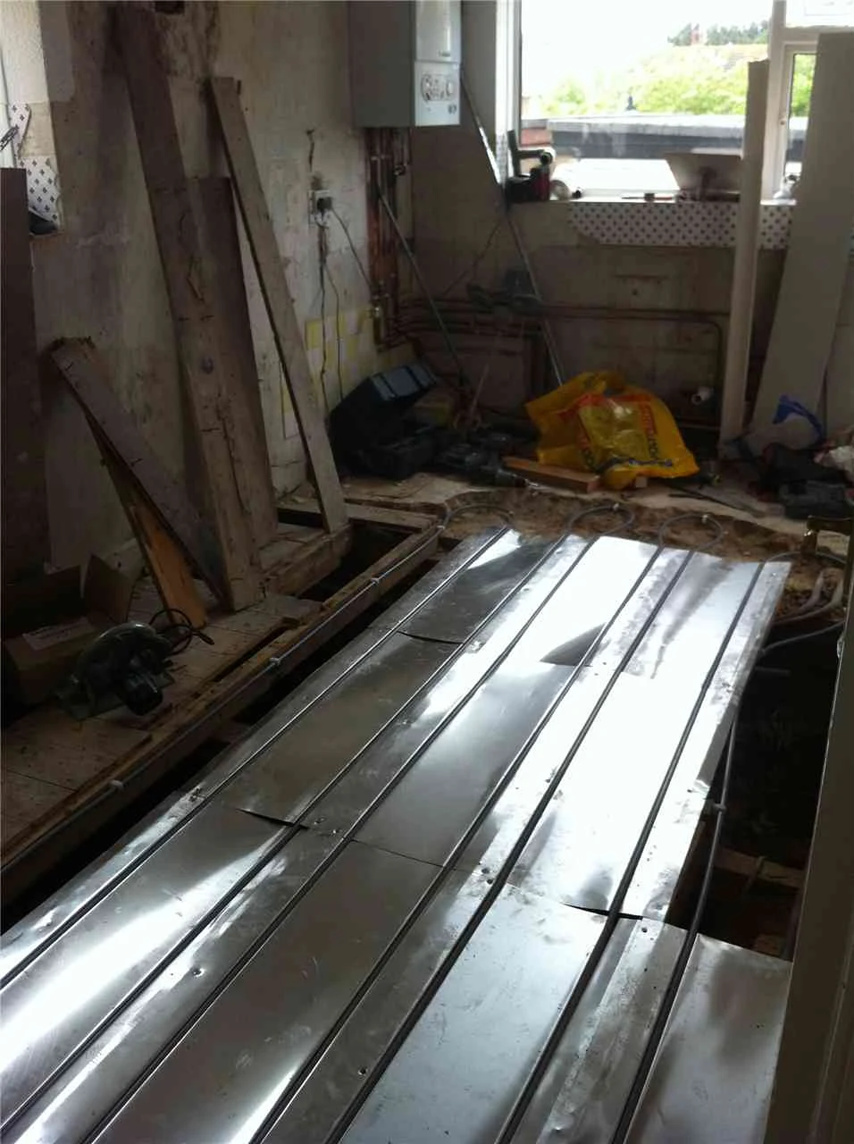 underfloor tracks layed down and pipe in