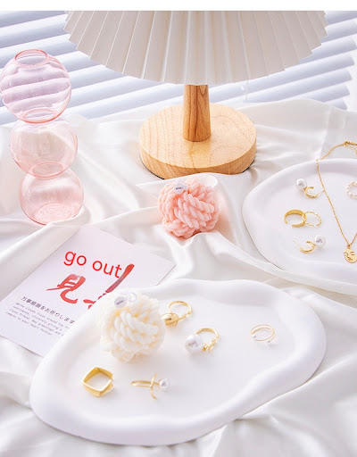 Title 8, Irregular Shaped Ornament Cosmetic Decorative P...