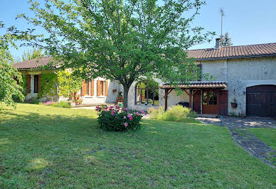 Property with pool and garden 2