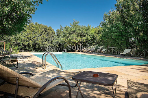 Farmhouse with pool 4