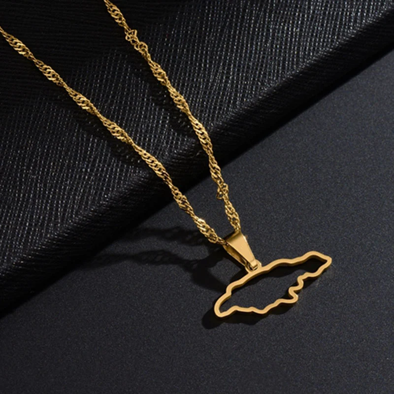Collier pendentif géométrique carte Jamaïque, un accessoire polyvalent et élégant. Complétez votre style avec ce bijou unique.