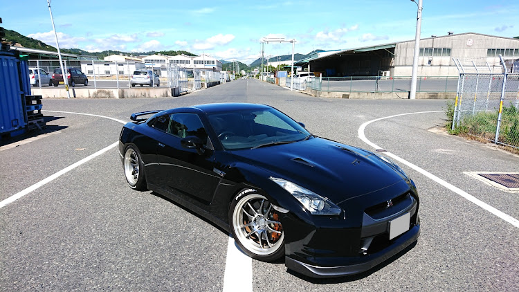 NISSAN GT-RのDragon  FIVEさんが投稿したカスタム事例の投稿画像1枚目