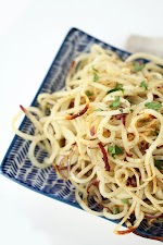 Easy Roasted Garlic-Parmesan Potato Noodles was pinched from <a href="http://www.inspiralized.com/2015/01/18/easy-roasted-garlic-parmesan-potato-noodles/" target="_blank">www.inspiralized.com.</a>