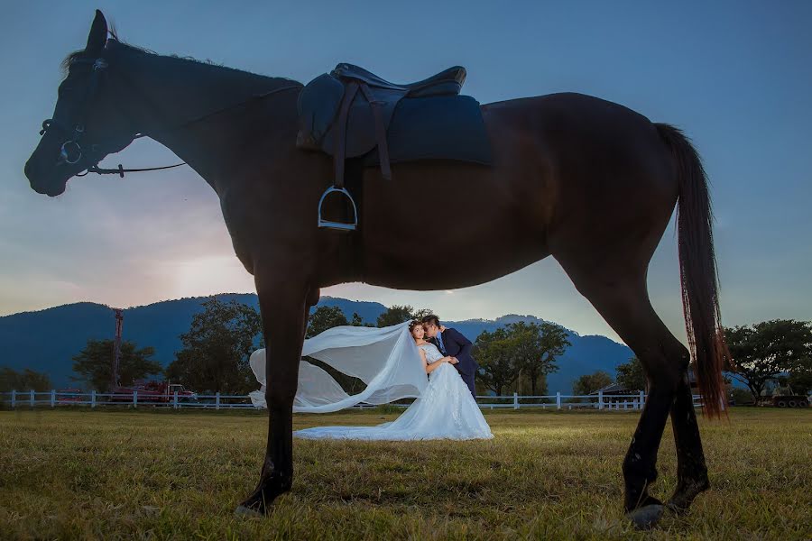 Wedding photographer Nakharin Arunpattharawanit (kolinstudio). Photo of 15 January 2017