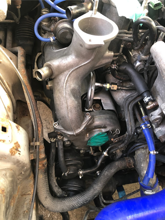 RX-7の錆びとの戦い・ガスケット交換・タービン交換・お父さんの愛車に関するカスタム事例の投稿画像1枚目