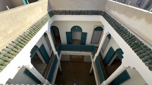 Traditional interior courtyard with green tiles - Luxury house for sale in Marrakesh, 9 rooms, 7 bedrooms