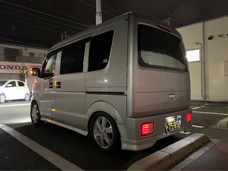 エブリイバンのDA64V・仕事車・ローダウン・ひどすぎ・やりすぎたに関するカスタム事例の投稿画像2枚目