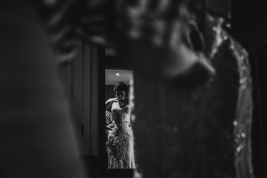 Wedding photographer Sara Kirkham (pixietteinthece). Photo of 25 October 2018