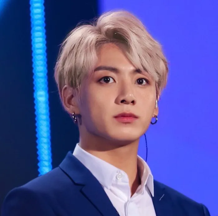 Featured image of post Bts Jungkook Blonde Hair 2021 Gif / 25.01.2021 · bts maknae jungkook shares blonde hair selca, army losing it earlier today, bts youngest member, jeon jungkook shared a selfie on twitter.