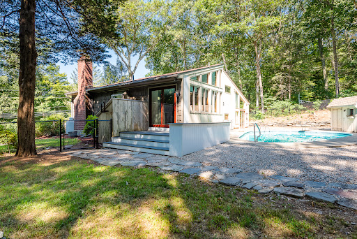 Maison contemporaine avec piscine et jardin 4