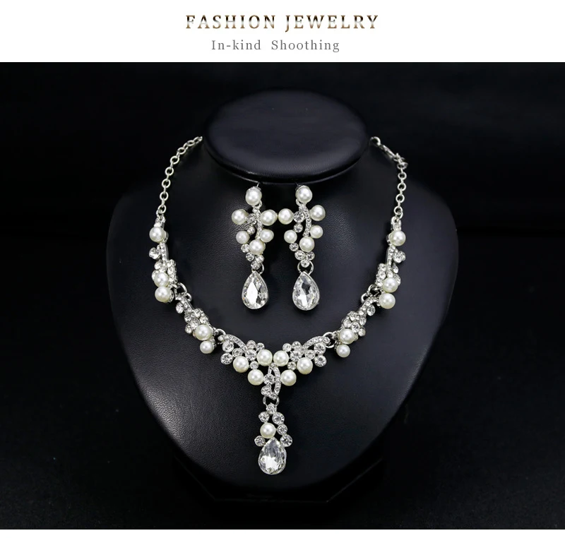 Elegant legering diamant kristal ketting en oorbellen set, tweedelig, voor een stralende en chique uitstraling.