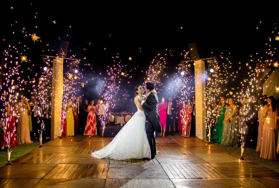 Fotógrafo de bodas Cuauhtémoc Bello (flashbackartfil). Foto del 21 de julio 2023