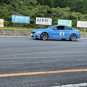 M4 クーペ F82