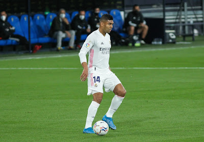 🎥 Oeps! Casemiro maait scheidsrechter mee onderuit