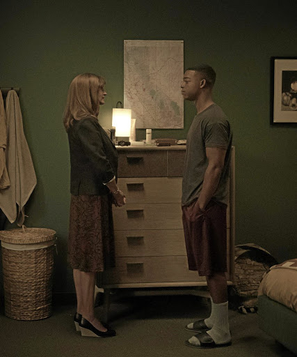 Julia Roberts as Heidi Bergman and Stephan James as Walter Cruz in 'Homecoming'.