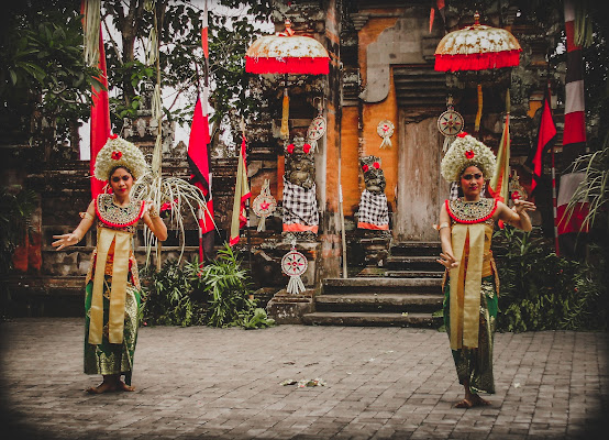 Ballerine danza Kecak  di Merlograziano