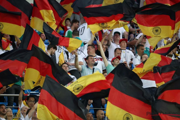 ? Nürnberg-fans bekogelen Witsel en co met zwarte tennisballen: "Weg met maandagvoetbal"