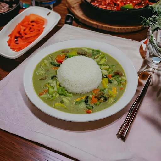 Vegetables In Green Thai Curry With Steamed Rice