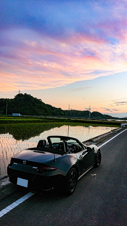 ロードスターの水田・夕暮れと愛車・オープンカーのある景色・自動車税・リフレクションに関するカスタム事例の投稿画像2枚目