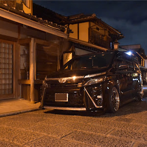 ヴォクシー ZRR80W