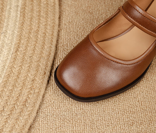 Title 4, Womens fashionable chunky heel round head shoe...