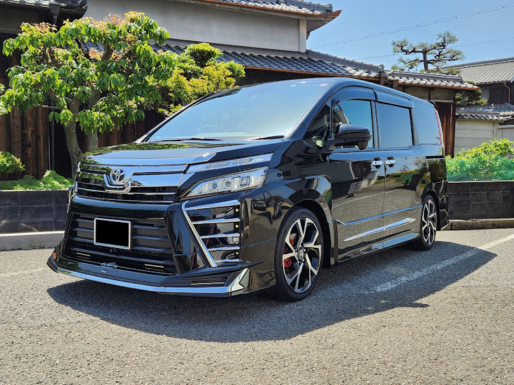 ヴォクシーのブラックマニアさんコーティング最強説・5年目だけど手洗い洗車・DIY・BWLT!・Black List!  White List!に関するカスタム事例の投稿画像2枚目