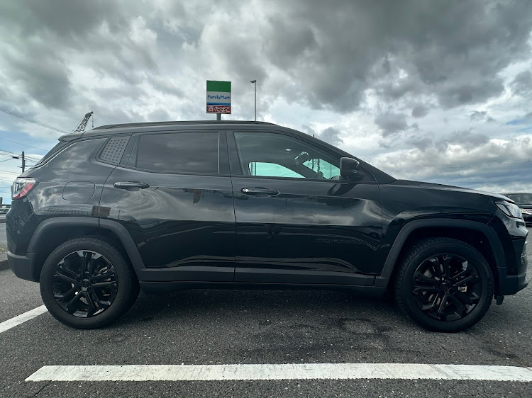 コンパスのJEEP・M624・ナイトイーグル・コンパス・ローダウンSUVに関するカスタム事例の投稿画像1枚目