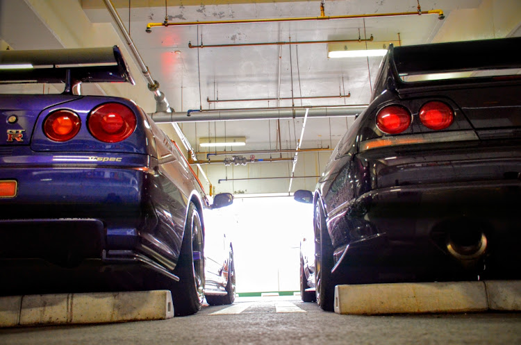 スカイライン GT-Rのミッドナイトパープル・ミッドナイトパープル３・BCNR33・bnr34・首都高に関するカスタム事例の投稿画像5枚目