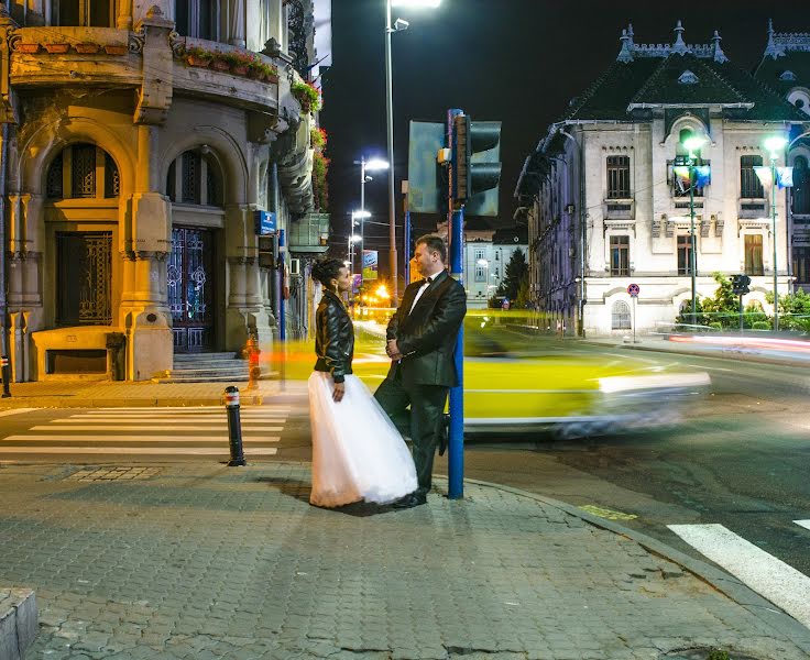 Fotografo di matrimoni Aurel Melinescu (infocuscraiova). Foto del 25 marzo 2018