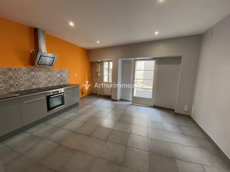 Location  maison 2 pièces 47 m² à Matha (17160), 356 €