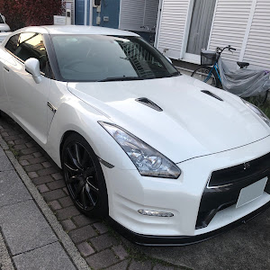 NISSAN GT-R