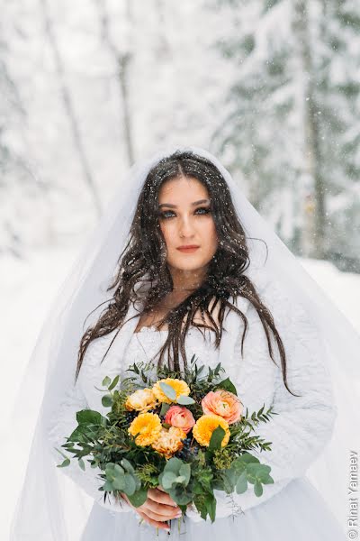 Fotógrafo de casamento Rinat Yamaev (izhairguns). Foto de 7 de janeiro 2023