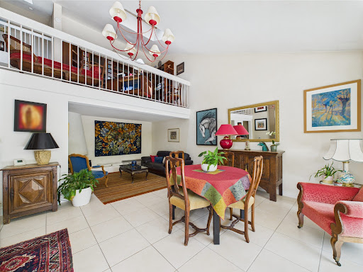 Living room with mezzanine and dining table - House purchase in Nantes, 10 rooms, 6 bedrooms