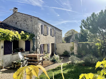 maison à Saint-Mandé-sur-Brédoire (17)