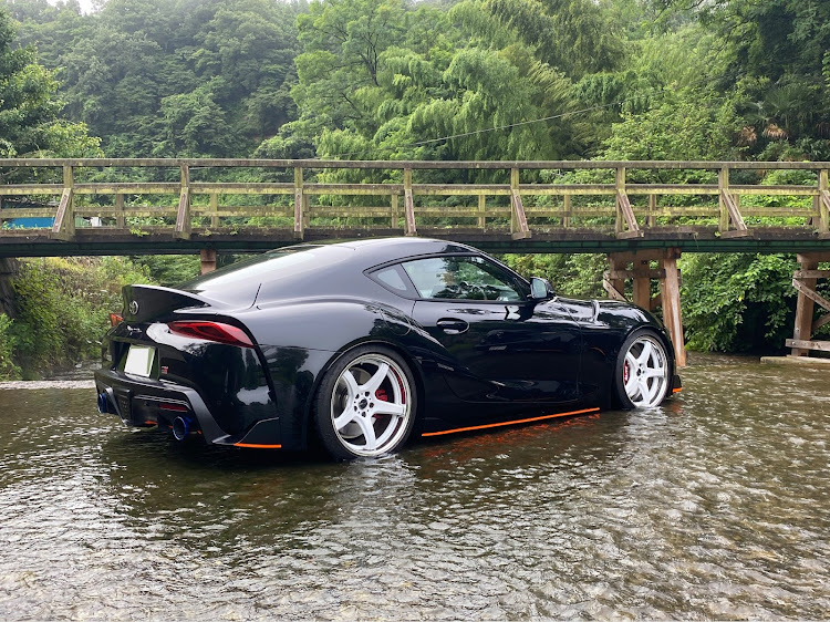 スープラの水も滴る良い愛車・洗い越しに関するカスタム事例の投稿画像1枚目