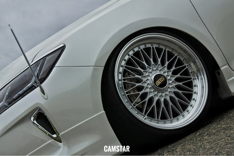 カムリの50カムリ・BBS RS・コーナーポール・カメラ初心者・撮り溜め写真に関するカスタム事例の投稿画像3枚目