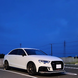 RS3 セダン