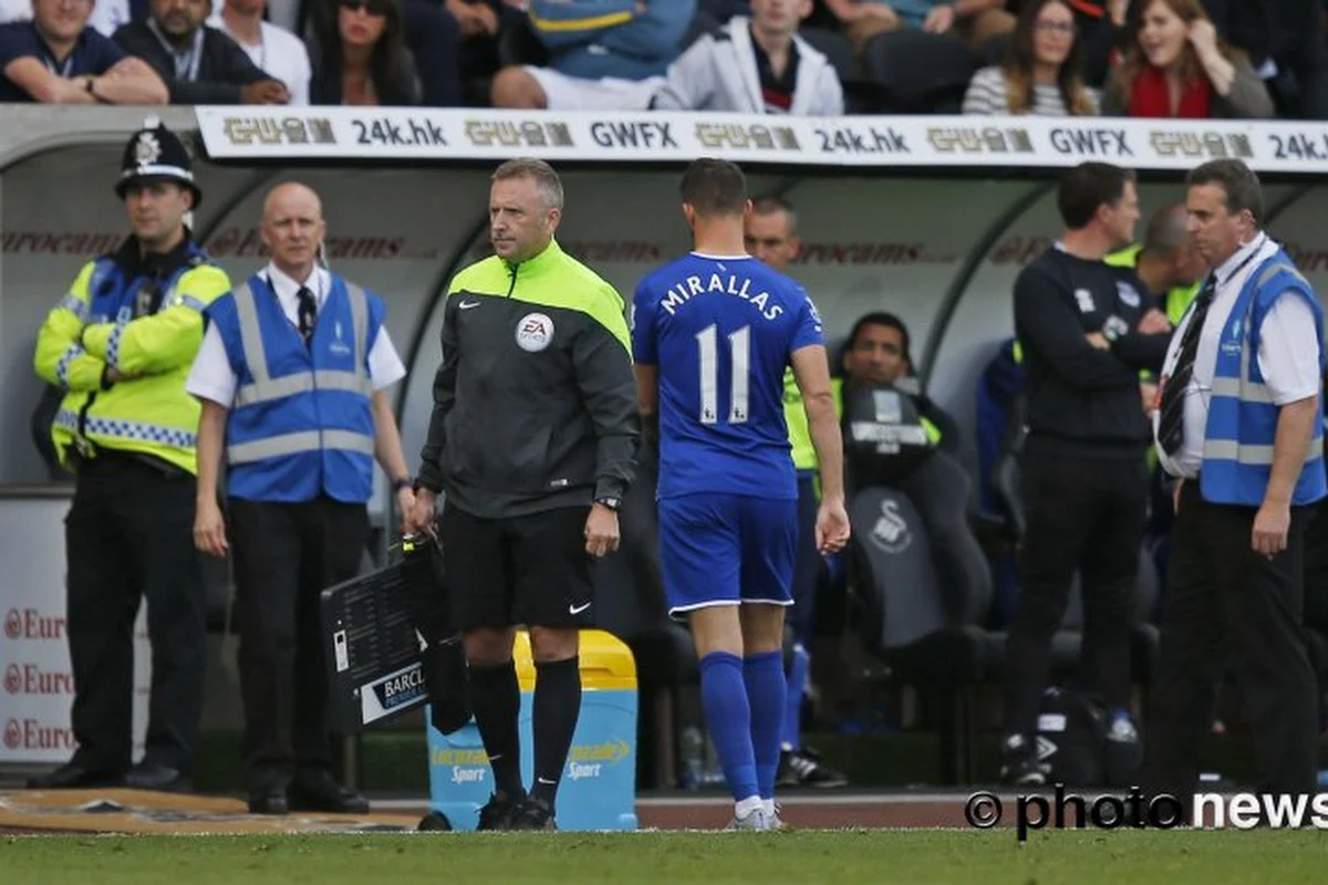 Video: gefrustreerde Mirallas staat nauwelijks op het veld en pakt dan rood voor deze domme fout