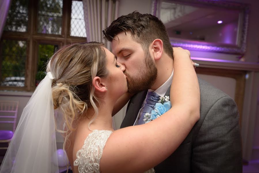 Wedding photographer Adrian Chell (adrianchellwed). Photo of 2 July 2019