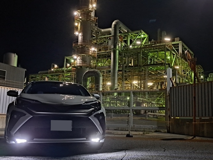 C-HRのC-HR・スマホクオリティ・工場夜景と愛車・9月もよろしくお願いしますに関するカスタム事例の投稿画像2枚目