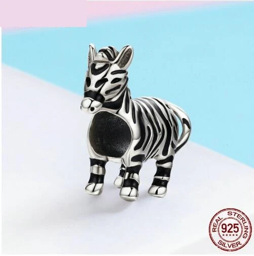 Bracelet fille avec pendentif zèbre argent sterling S925. Bijou mignon et élégant pour une posture améliorée et un style unique SCC550