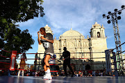 Sivenathi Nontshinga shadow-boxes during a media workout in Oaxaca. 