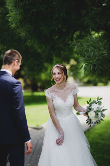 Fotógrafo de casamento Elvira Bilibina (ellibilibina). Foto de 21 de junho 2022