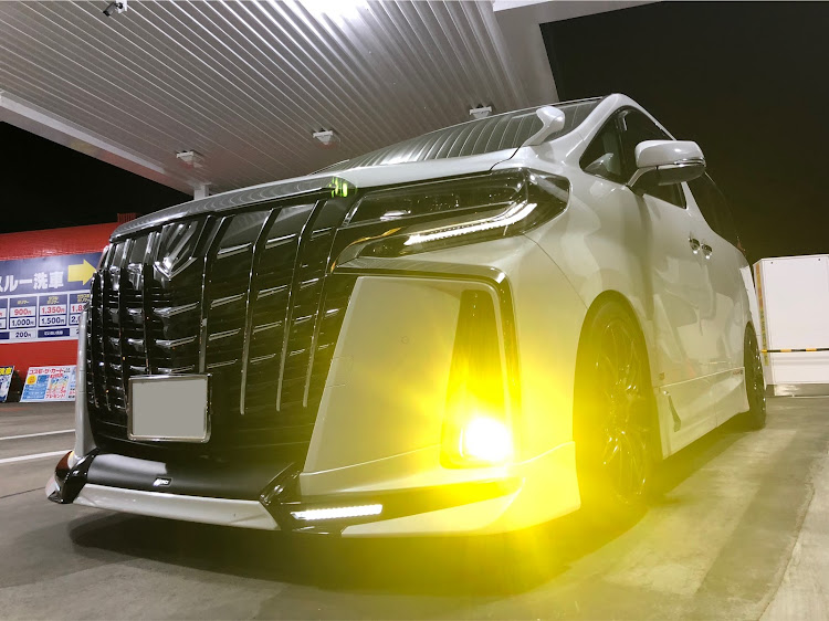 アルファードのガソスタは盛れる・手抜き洗車・大人×アルファード・水曜日洗車…明日土曜日は雨・ボブに関するカスタム事例の投稿画像1枚目
