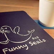 Funny Seals Cafe