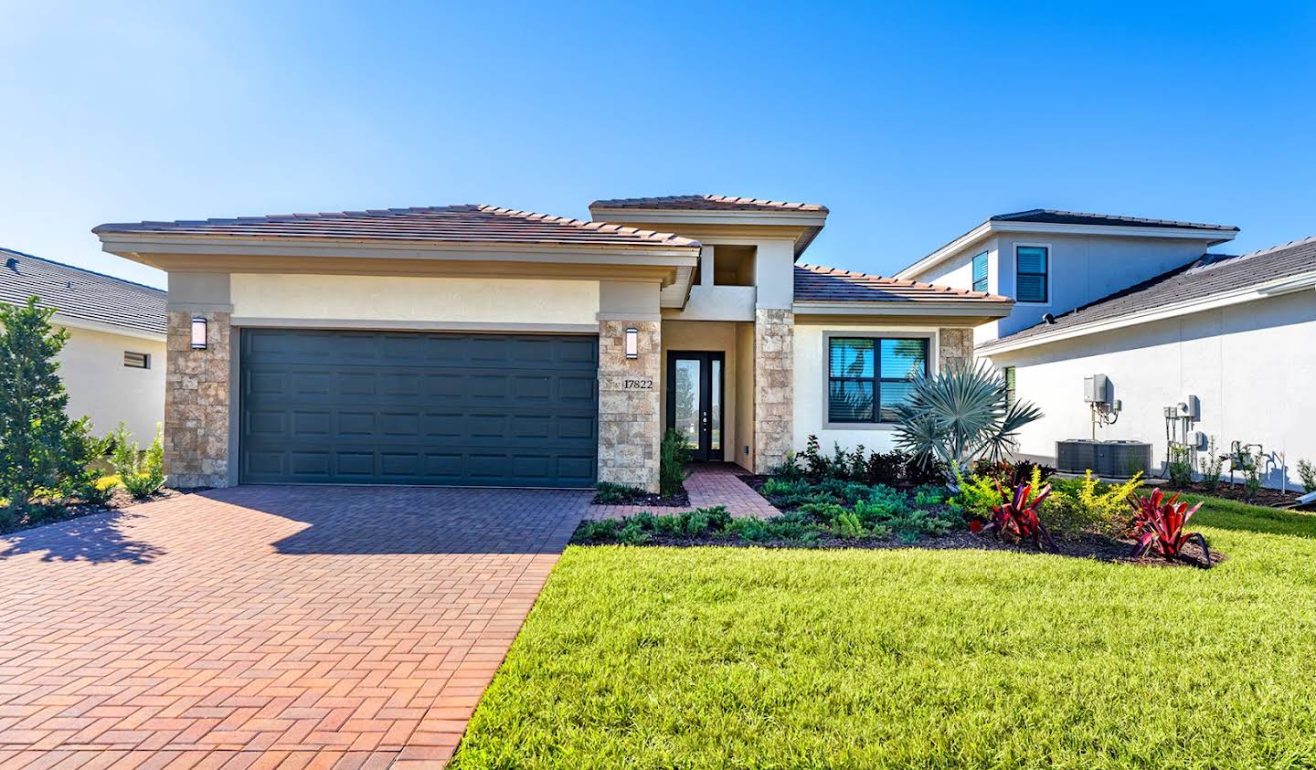 Property with pool Lakewood Ranch