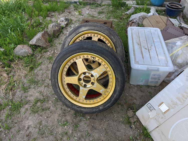 RX-7のタイヤ・ホイール・低そうで低くない少し低い車・5月もよろしくお願いしますに関するカスタム事例の投稿画像2枚目